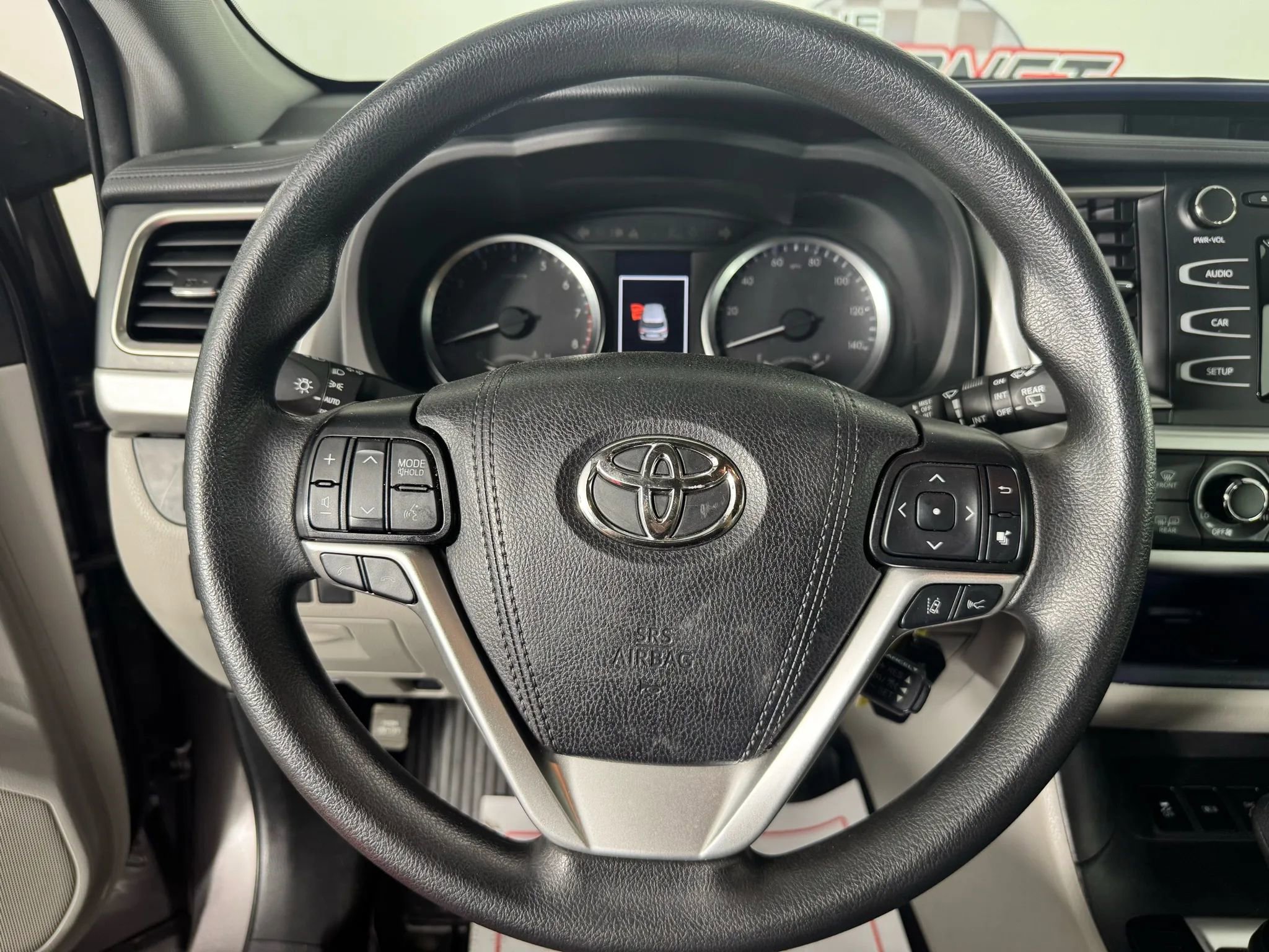 Used 2019 Toyota Highlander LE AWD/4WD image 13