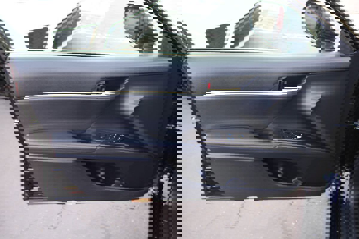 Used 2021 Toyota Camry XLE image 16