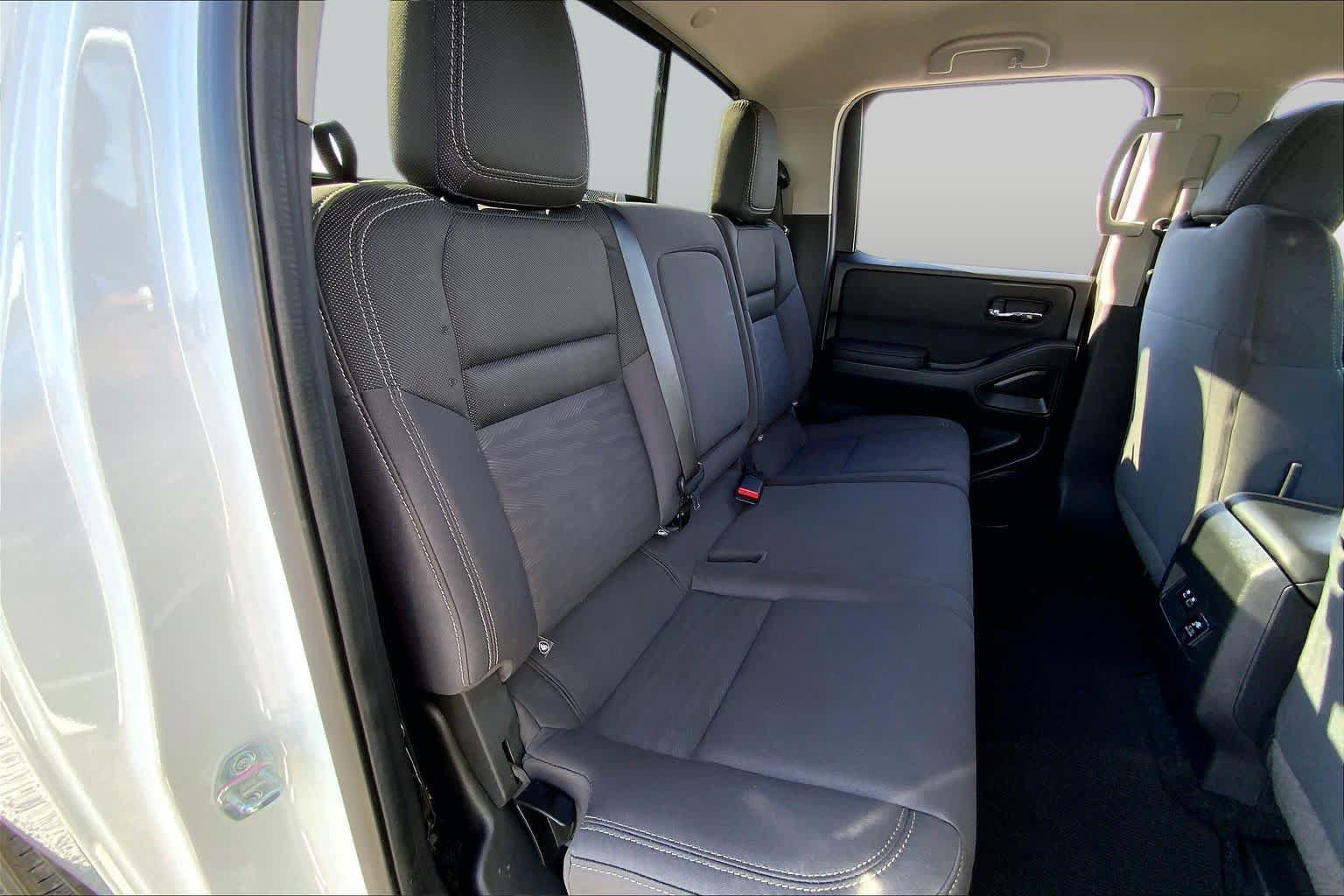 Used 2023 Nissan Frontier SV w/ Technology Package RWD image 19