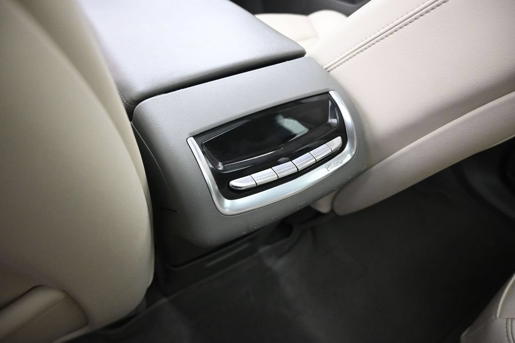 Used 2022 Cadillac XT6 Premium Luxury w/ Technology Package FWD image 24