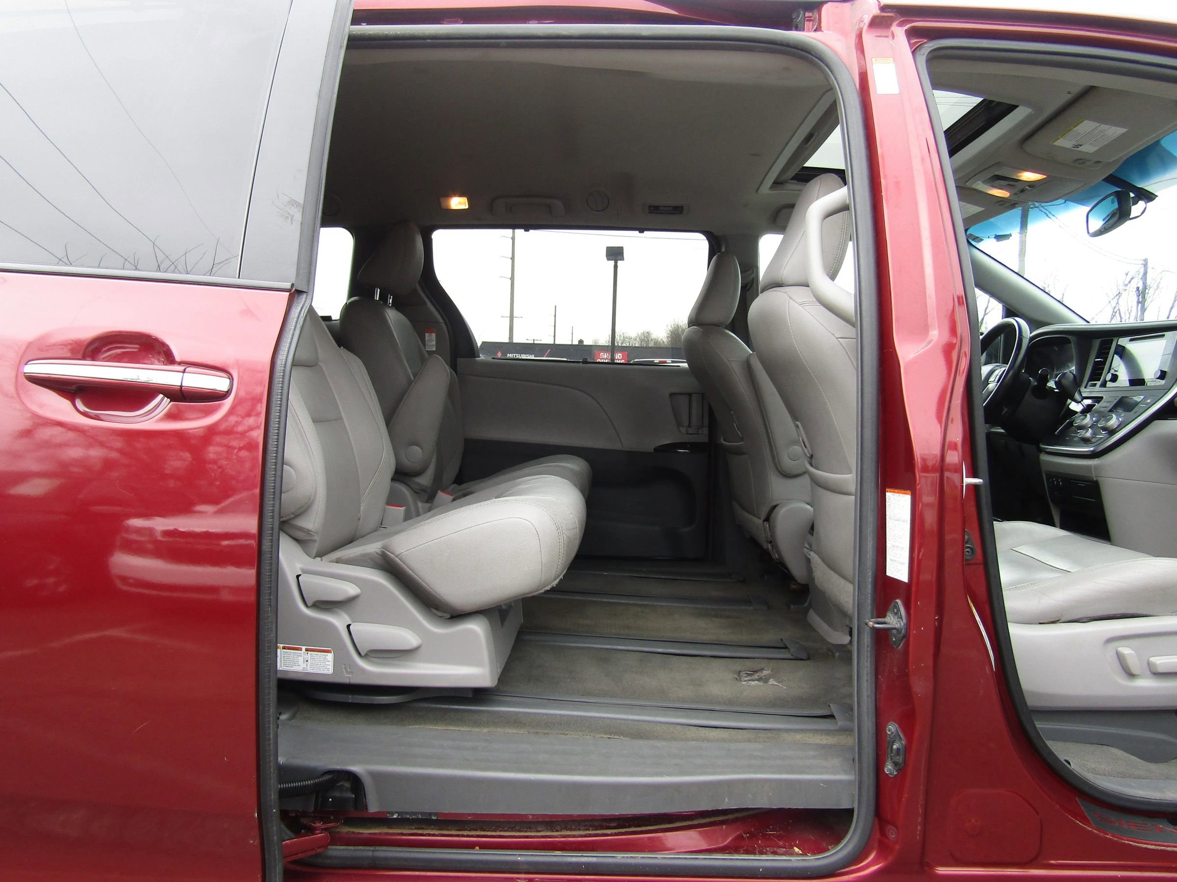 Used 2015 Toyota Sienna XLE w/ XLE Navigation Package image 15