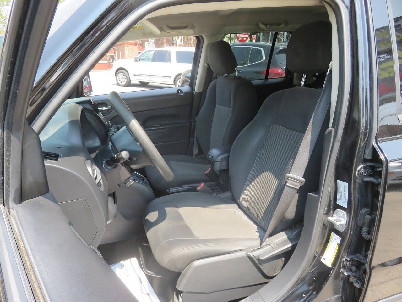 Used 2015 Jeep Patriot Sport FWD image 9