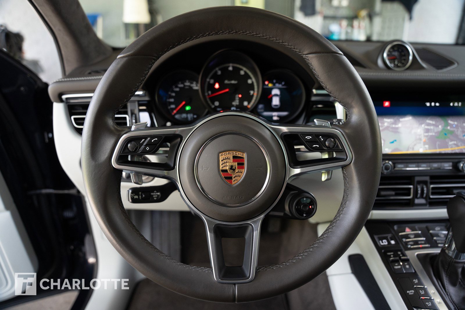 Used 2021 Porsche Macan Turbo AWD/4WD image 19
