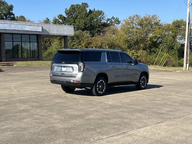 Certified 2025 Chevrolet Suburban LT w/ Comfort Package AWD/4WD image 4