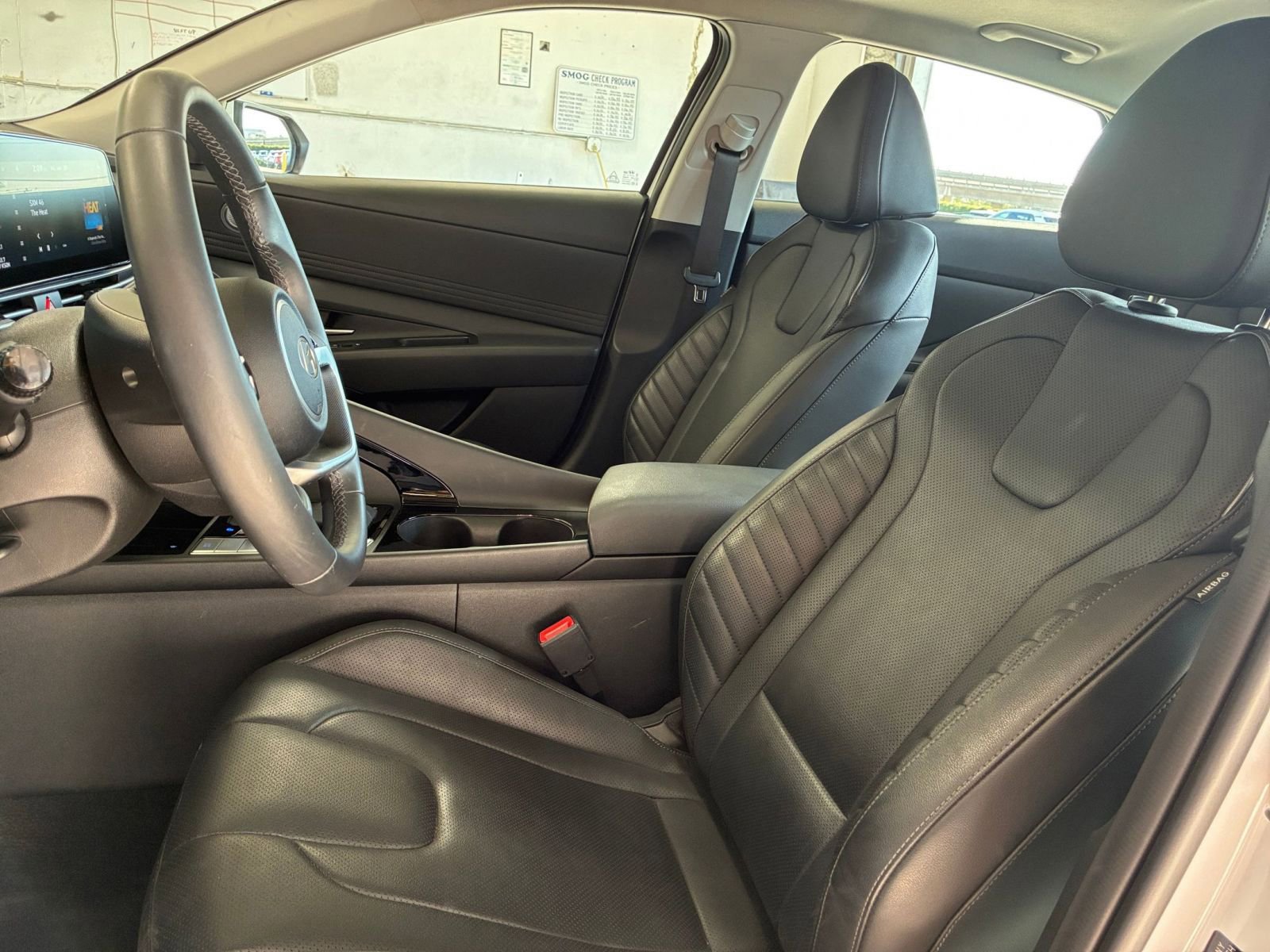 Used 2025 Hyundai Elantra Limited image 28