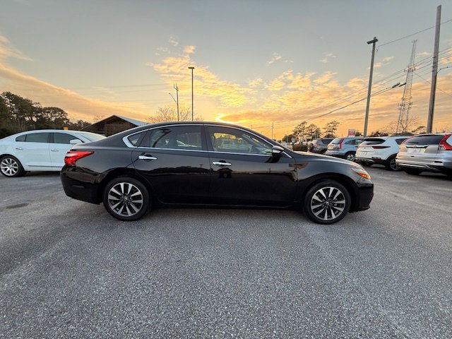 Used 2016 Nissan Altima 2.5 SL w/ 2.5 Technology w/LED Package image 3