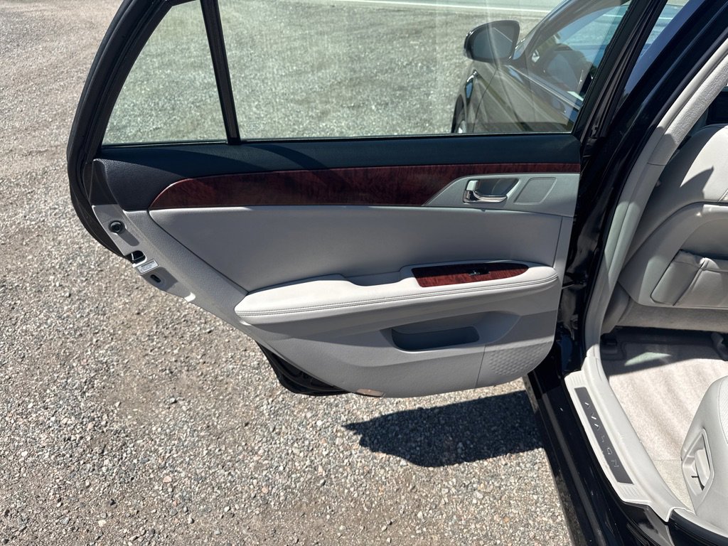 Used 2011 Toyota Avalon Limited FWD image 19