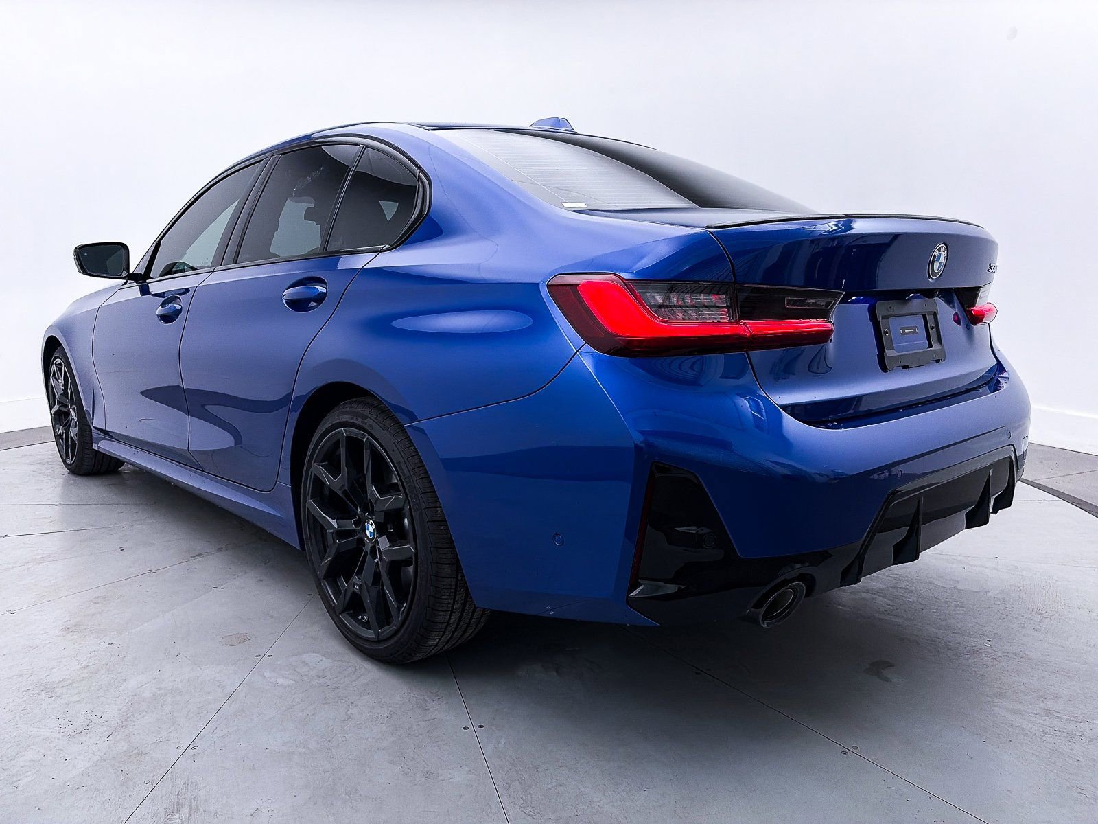 Used 2025 BMW 330i Sedan w/ M Sport Package image 14