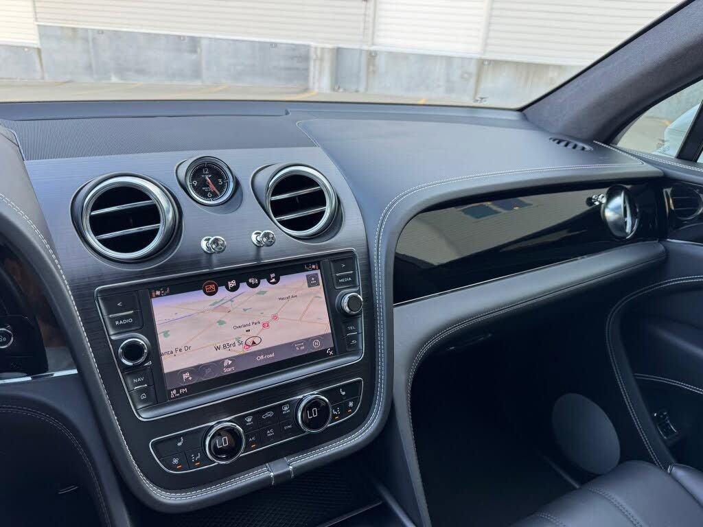 Used 2019 Bentley Bentayga image 19