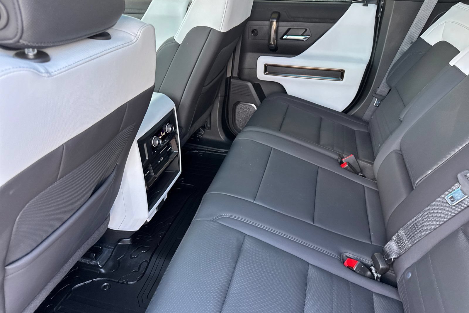 Certified 2024 GMC Hummer EV 2X w/ LPO, Illumination Package AWD/4WD image 13