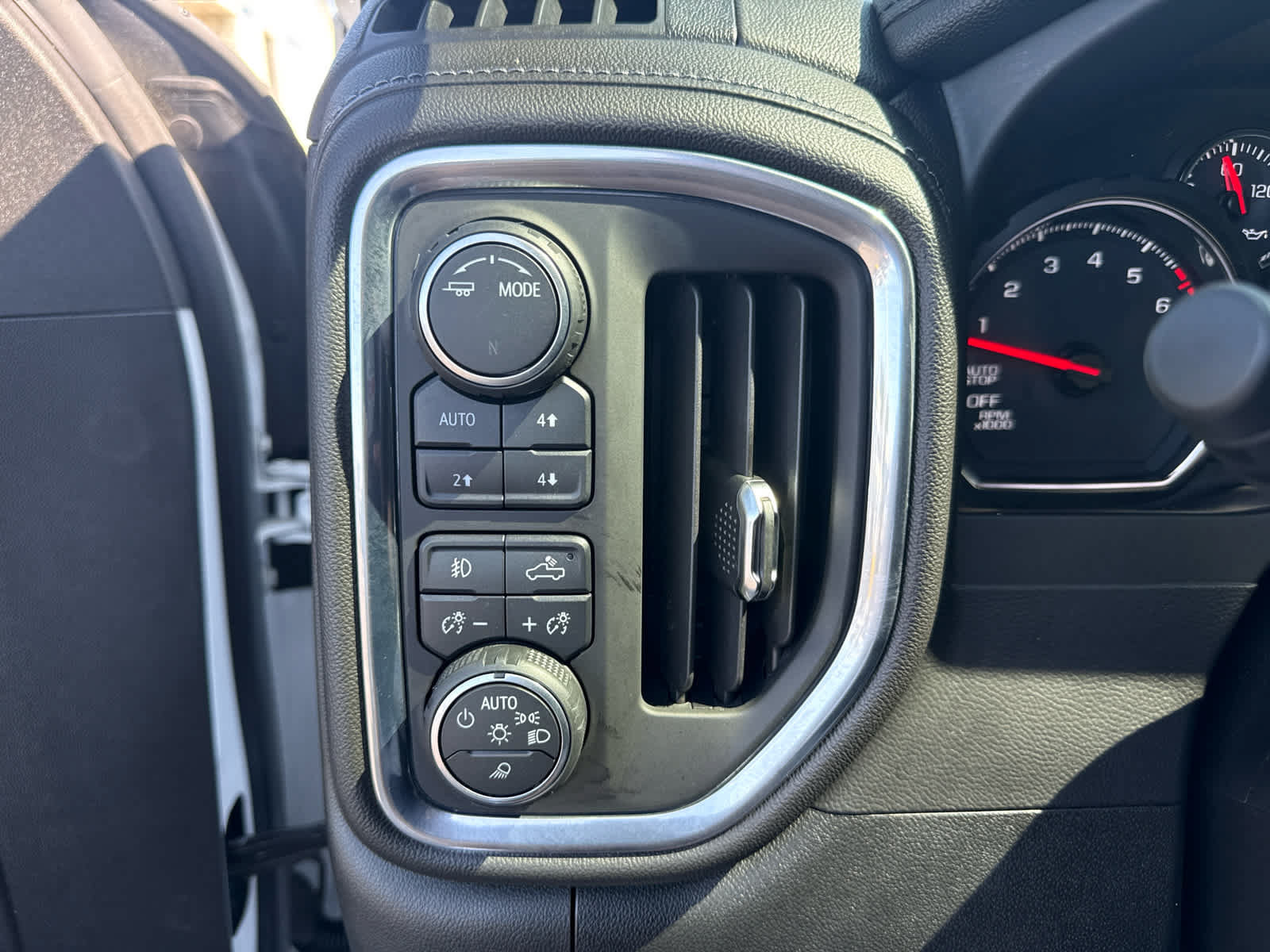 Certified 2020 Chevrolet Silverado 1500 LTZ AWD/4WD image 14
