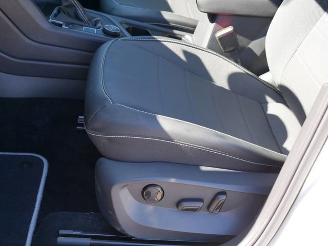 Certified 2023 Volkswagen Taos SE w/ Panoramic Sunroof Package image 14