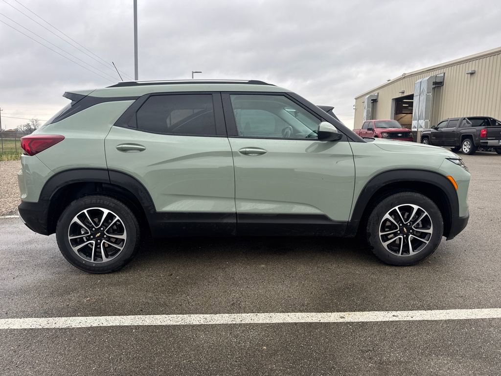 Used 2025 Chevrolet TrailBlazer LT image 4