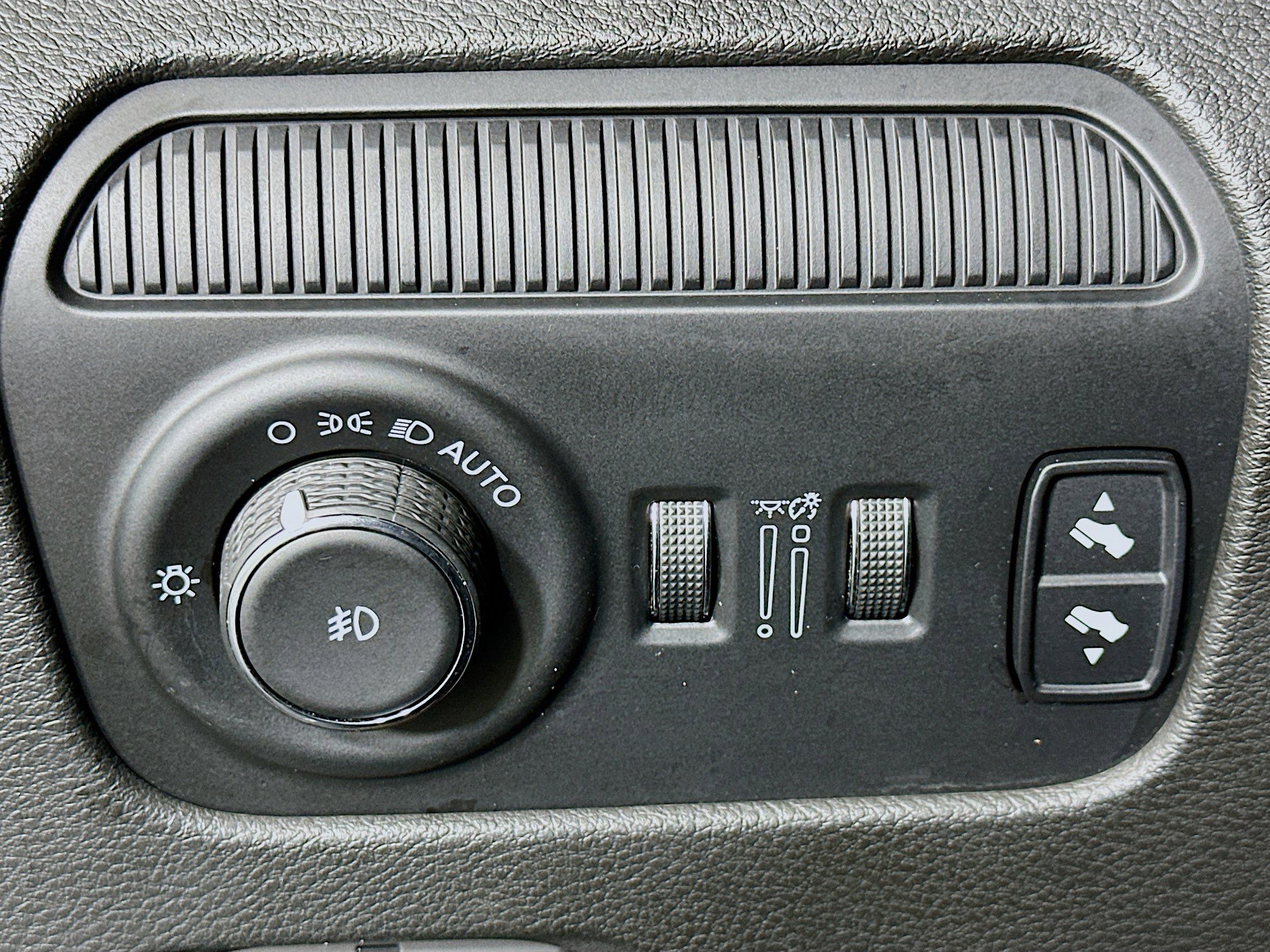 Used 2022 Jeep Wagoneer Series I w/ Rear Seat Video Group 1 image 17