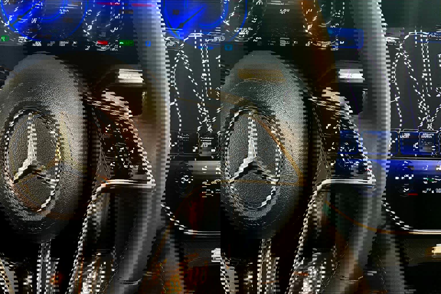 Used 2023 Mercedes-Benz EQS 580 4MATIC SUV image 24