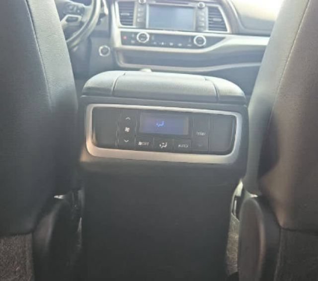 Used 2019 Toyota Highlander XLE AWD/4WD image 9