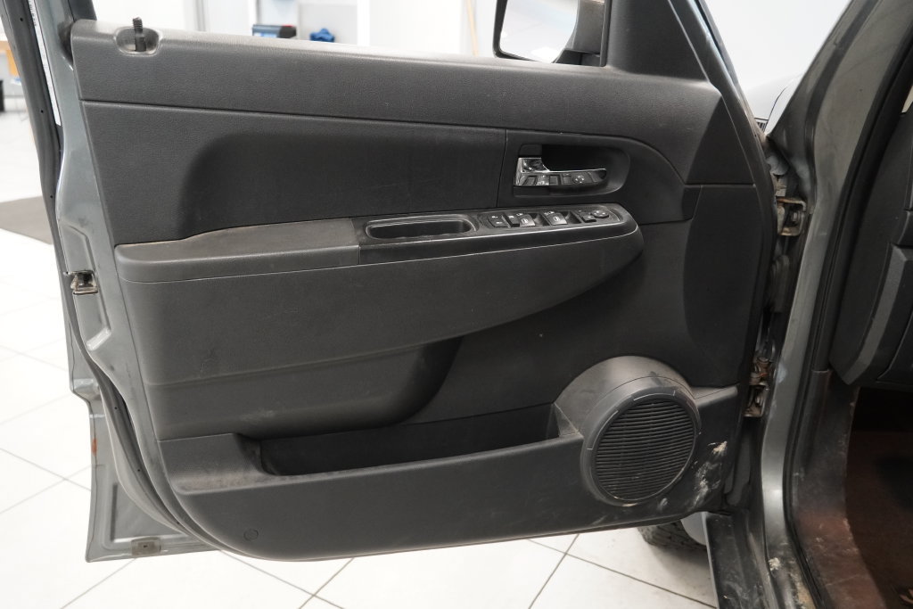 Used 2012 Jeep Liberty Sport AWD/4WD image 17