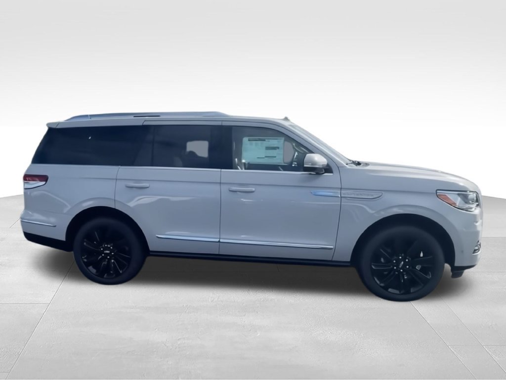 Used 2024 Lincoln Navigator Reserve AWD/4WD image 9