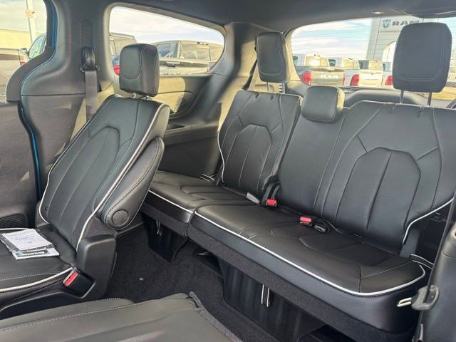 New 2026 Chrysler Pacifica Limited w/ S Appearance Package image 31