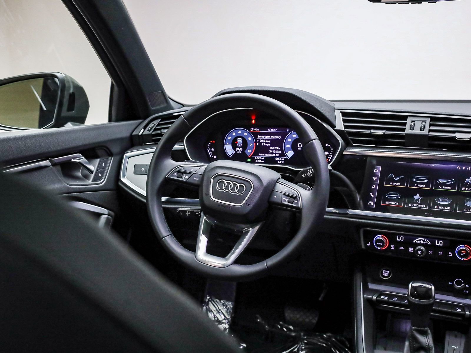 Certified 2025 Audi Q3 2.0T Premium w/ Convenience Package image 16