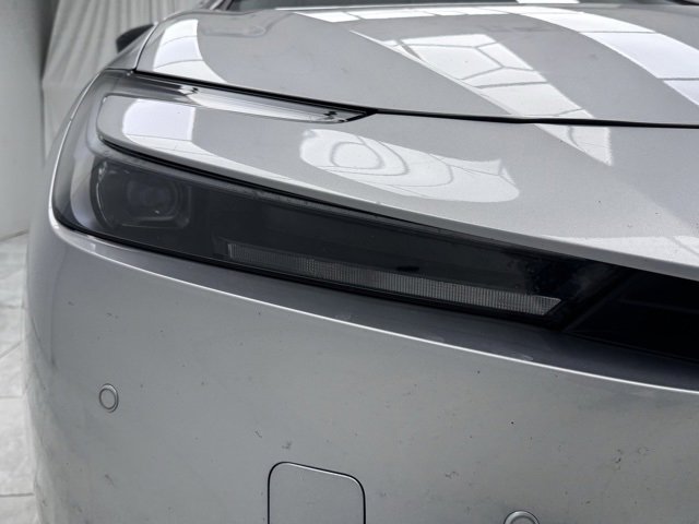 Used 2024 Toyota Prius LE image 12