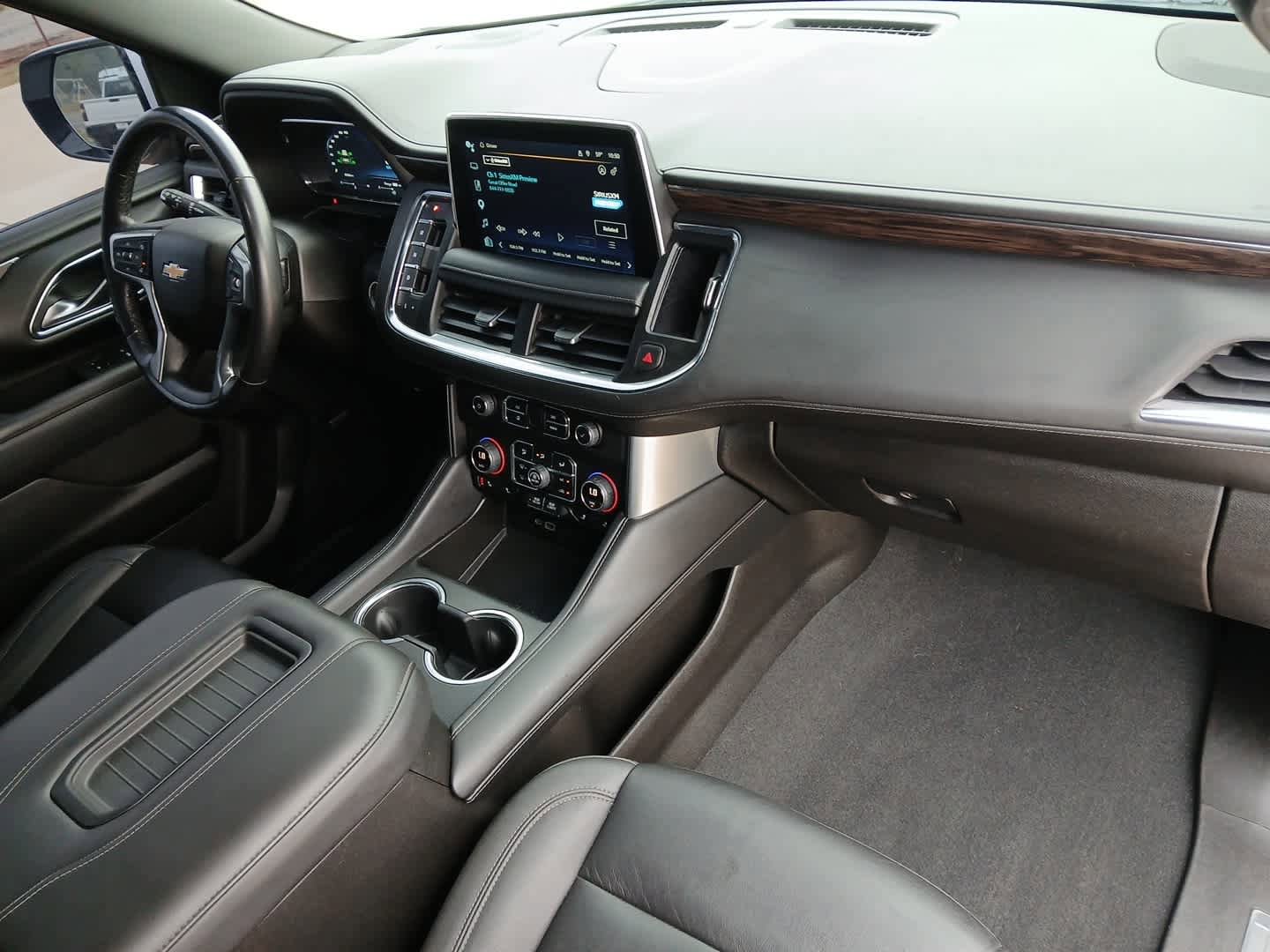 Used 2022 Chevrolet Suburban LT w/ Luxury Package RWD image 56