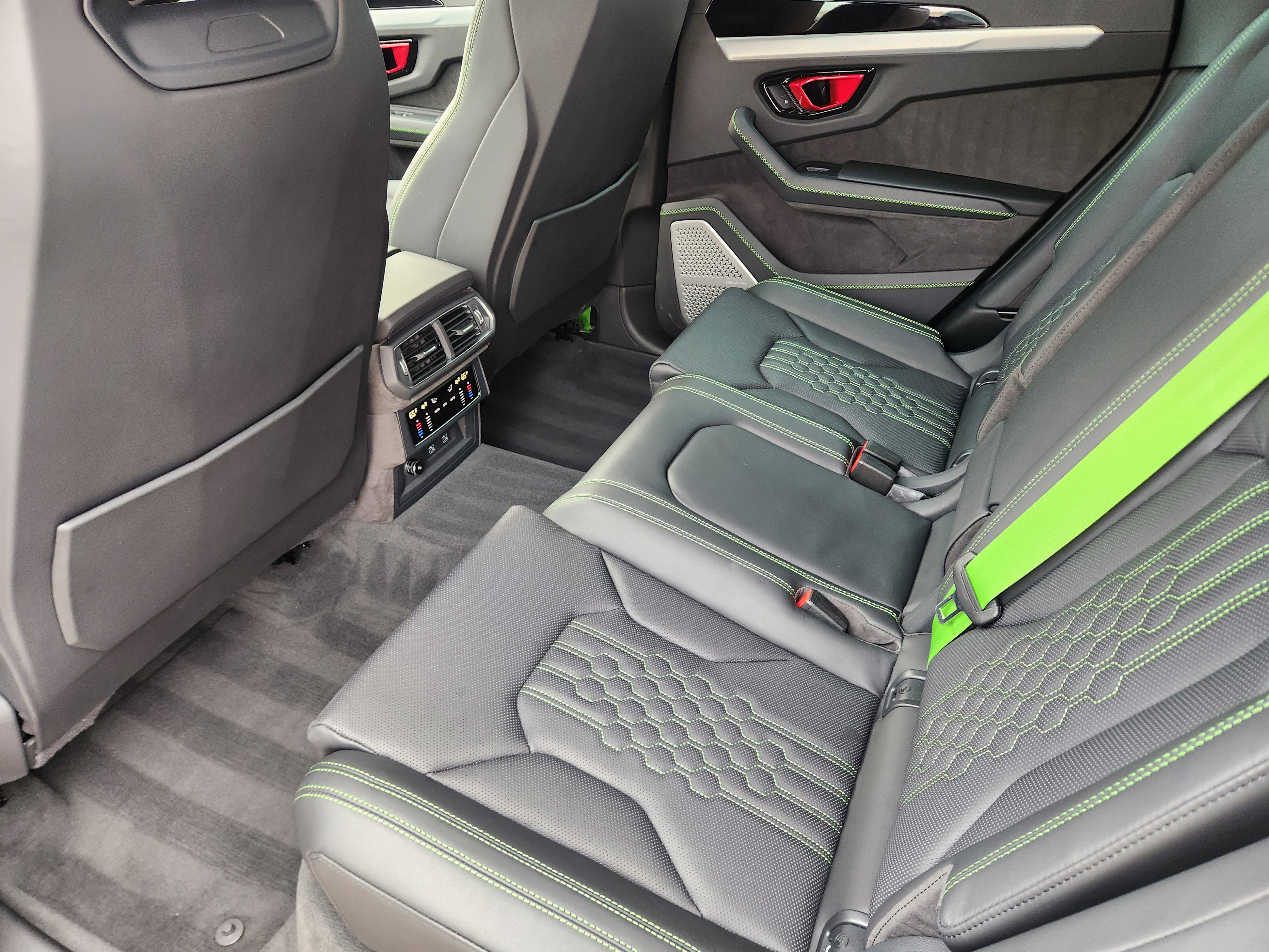 Used 2025 Lamborghini Urus SE image 29