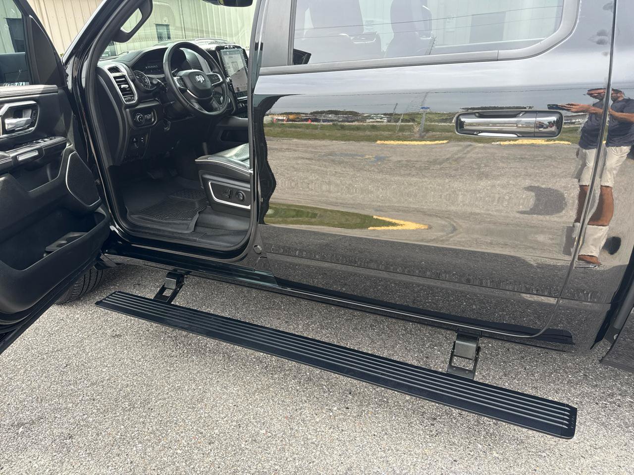 Used 2023 RAM 1500 Laramie RWD image 52