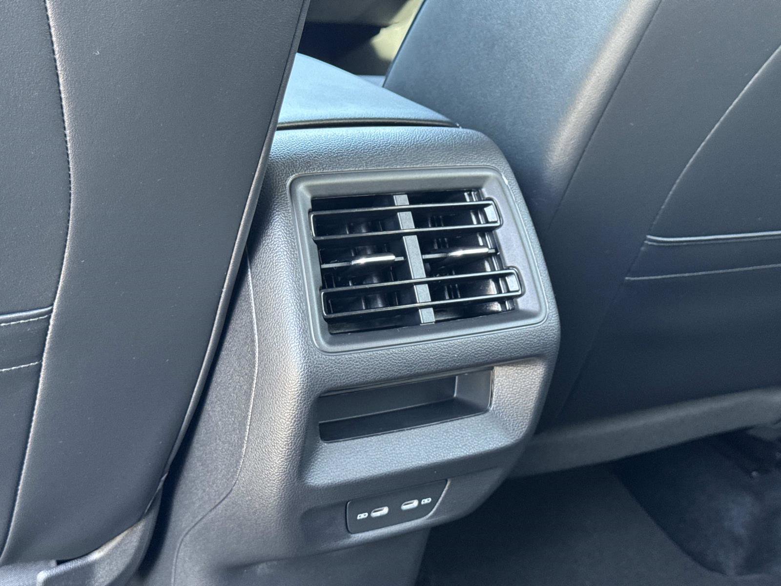 Used 2025 Volkswagen Tiguan SE R-Line image 26