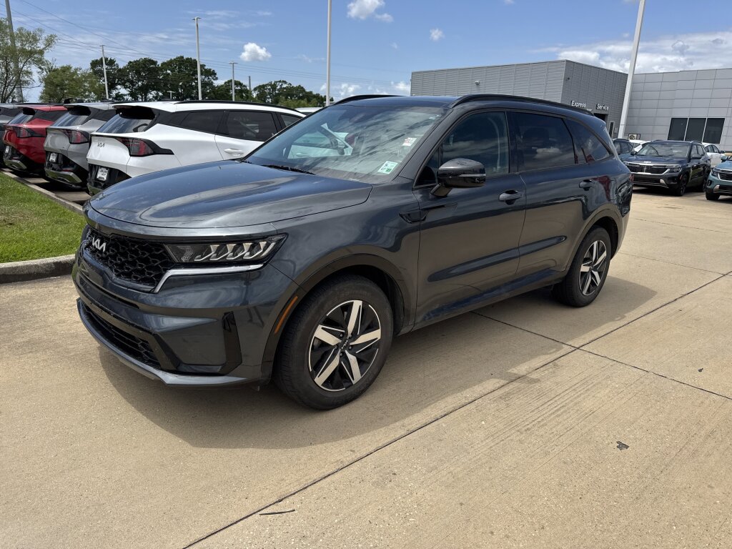 Used 2023 Kia Sorento S w/ Panoramic Sunroof Package FWD image 2