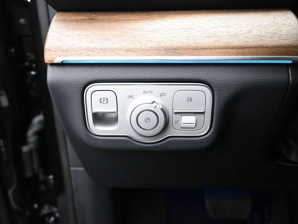 Used 2025 Mercedes-Benz GLE 350 4MATIC image 11