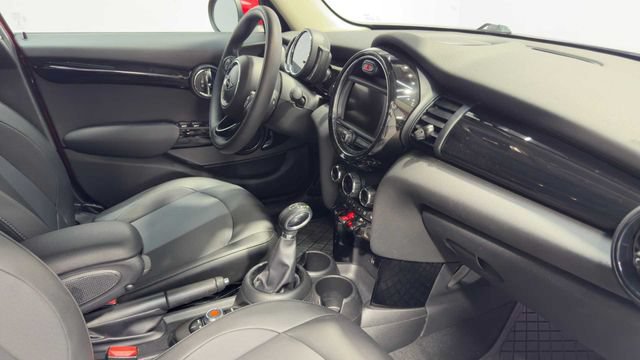 Used 2019 MINI Cooper 4-Door Hardtop w/ Signature Upholstery Package FWD image 11