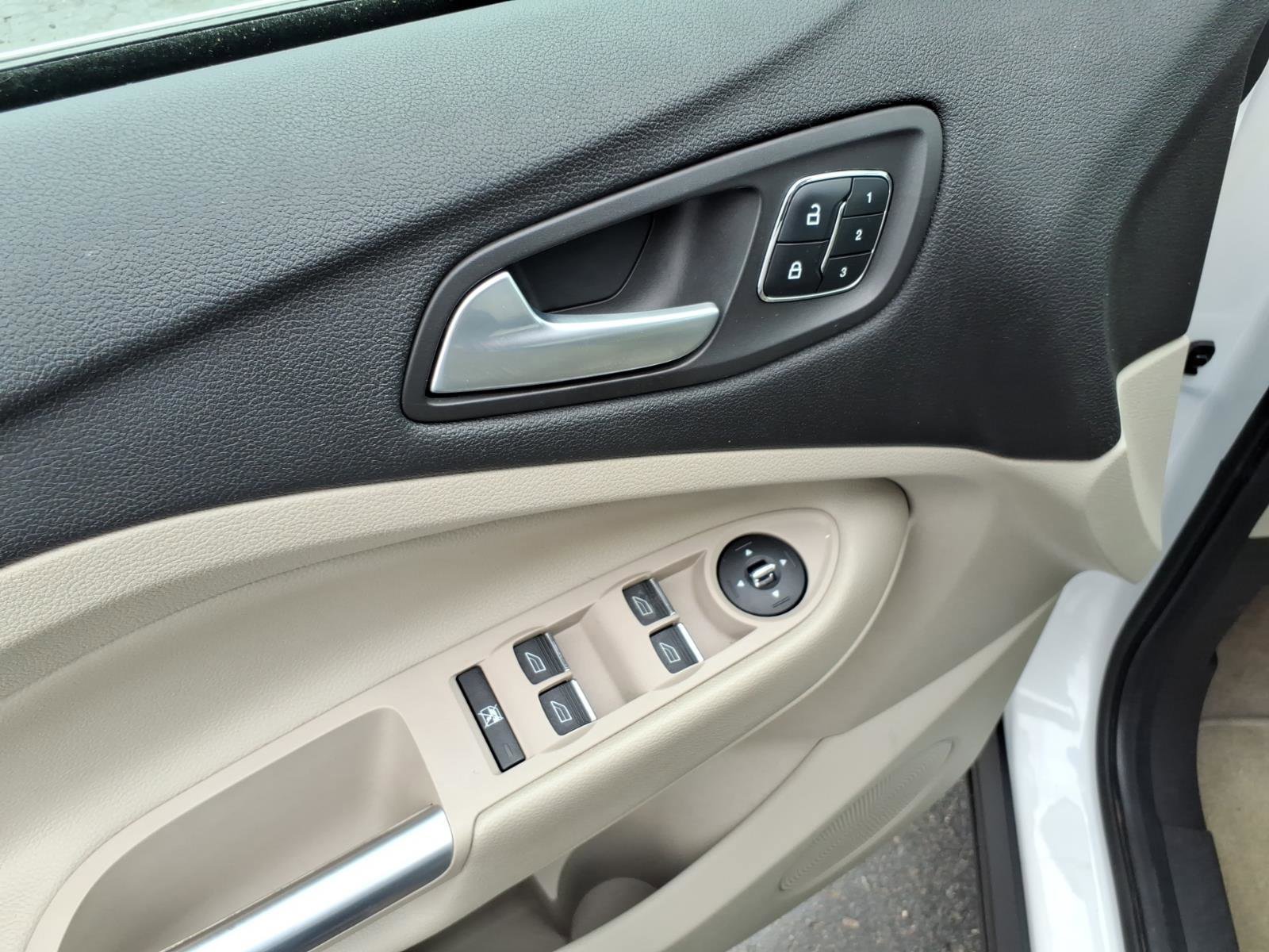 Used 2014 Ford Escape Titanium w/ Equipment Group 401A AWD/4WD image 17