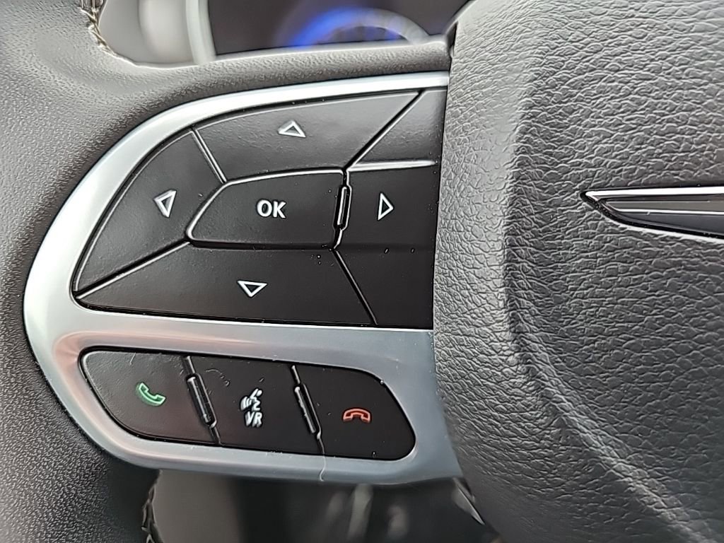 Certified 2024 Chrysler Pacifica Touring-L image 28