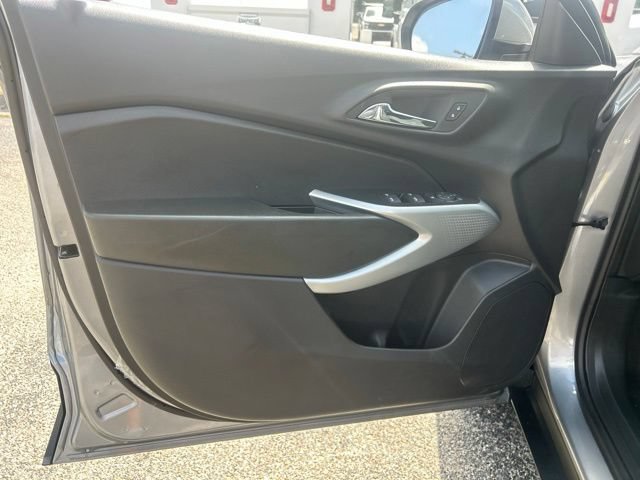 Used 2026 Chevrolet Trax LS w/ LS Convenience Package FWD image 11