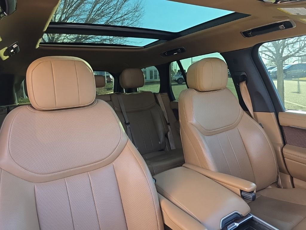 Used 2023 Land Rover Range Rover SE image 24