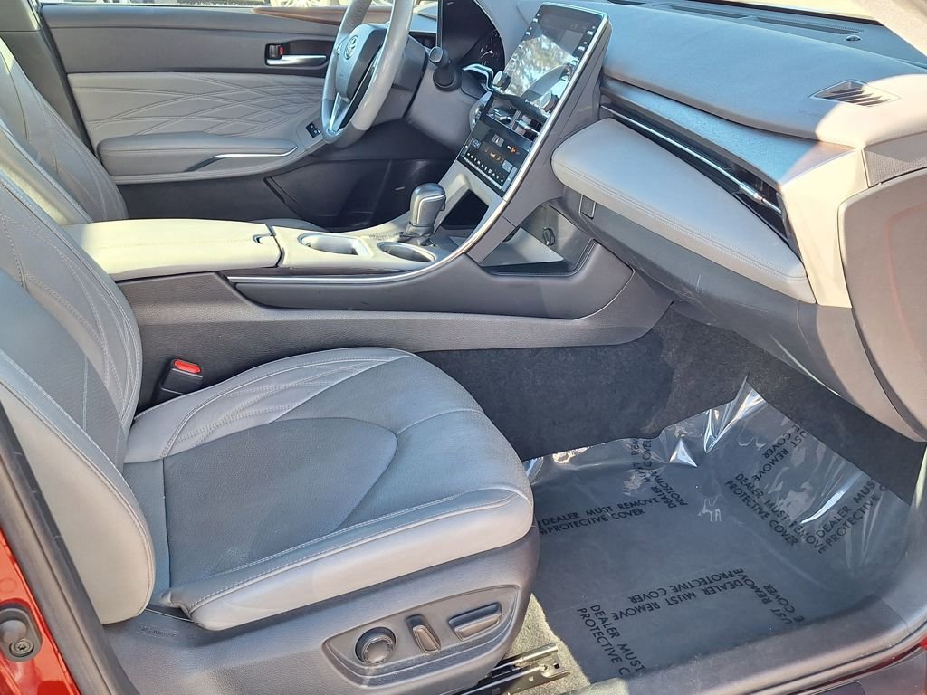 Used 2019 Toyota Avalon Limited image 29