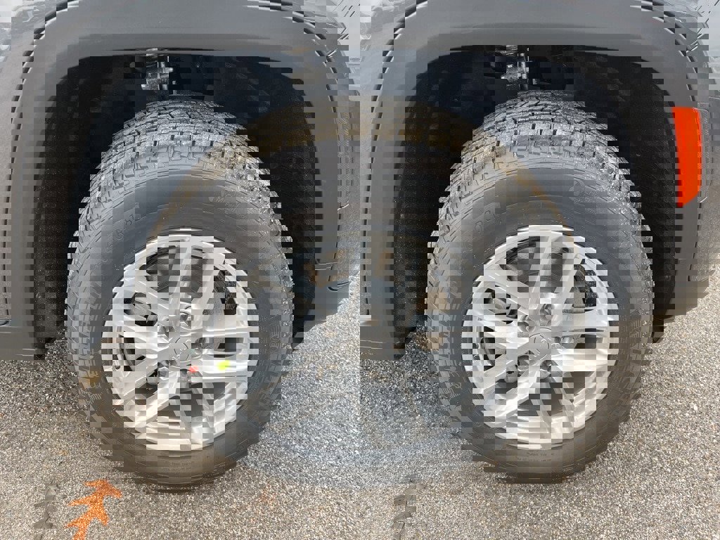 New 2025 Jeep Grand Cherokee Laredo X image 9