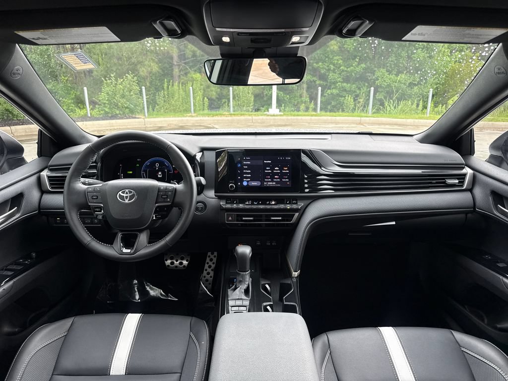 Used 2025 Toyota Camry SE w/ Convenience Package FWD image 16
