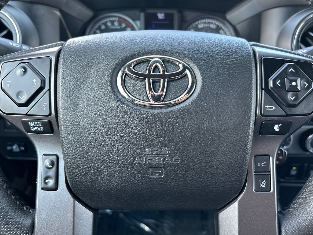 Used 2023 Toyota Tacoma TRD Off-Road w/ Technology Package AWD/4WD image 9