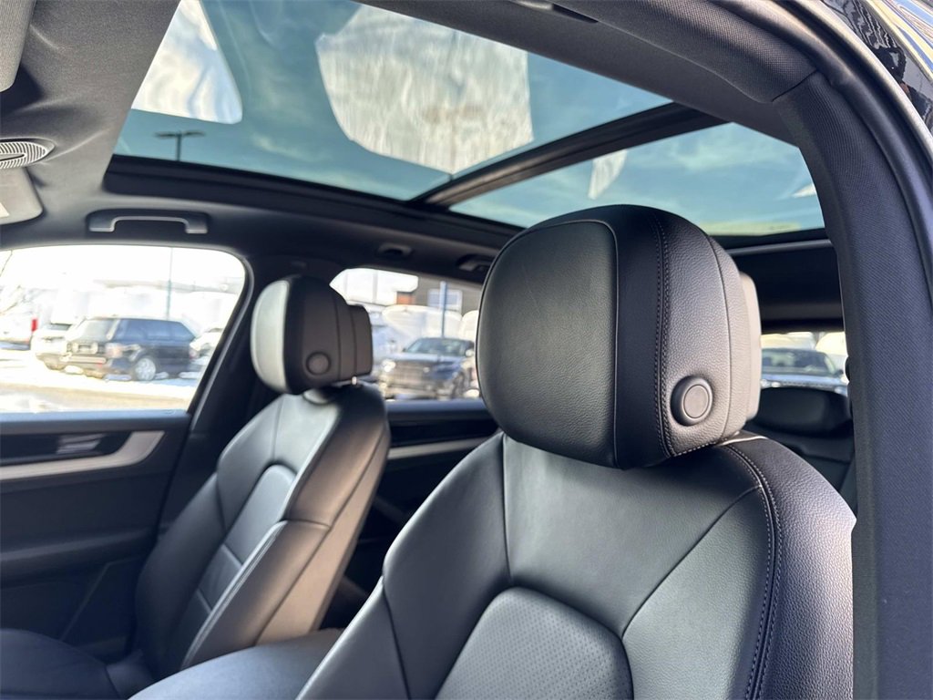 Used 2024 Porsche Cayenne Base image 18