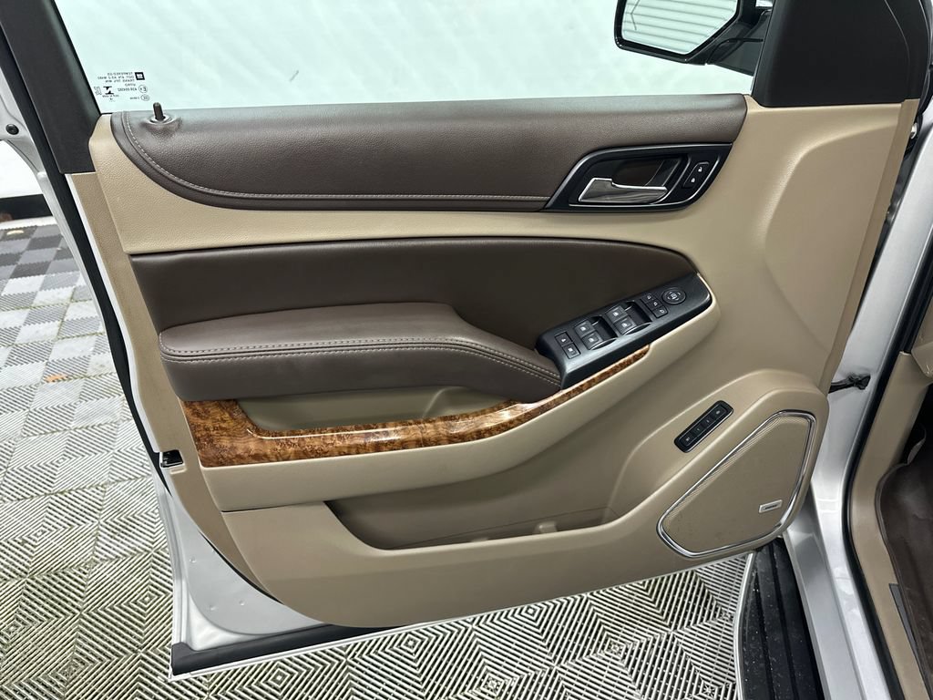 Used 2019 Chevrolet Suburban Premier RWD image 11