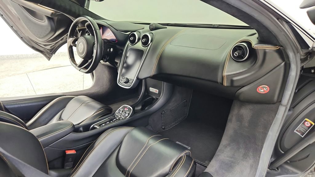 Used 2016 McLaren 570S Coupe RWD image 30