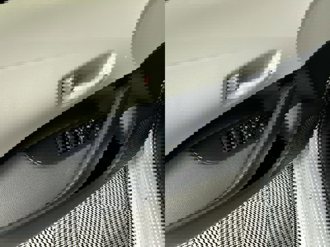 Used 2025 Toyota Corolla LE image 14