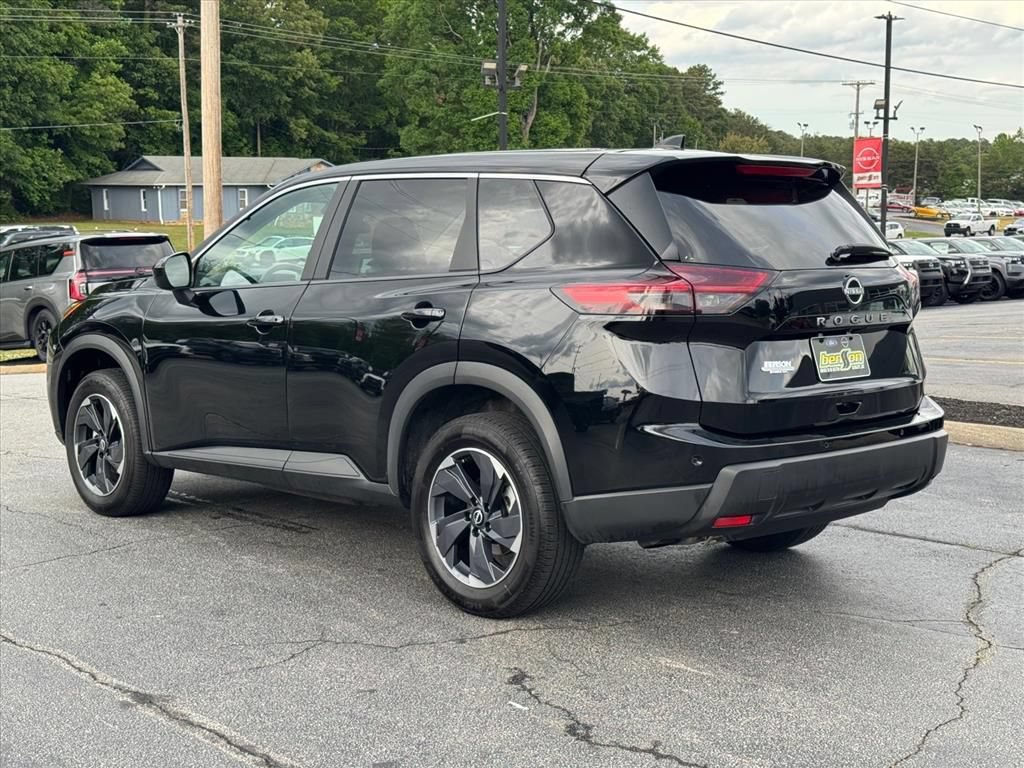 Certified 2025 Nissan Rogue SV FWD image 5