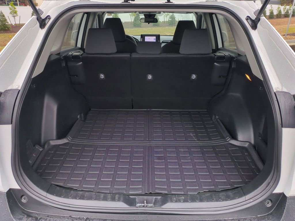 Used 2021 Toyota RAV4 XLE image 13