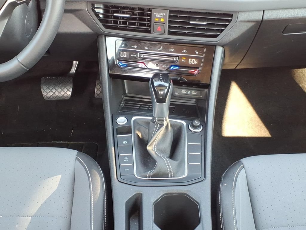 Used 2025 Volkswagen Jetta SE w/ Sunroof Package FWD image 19