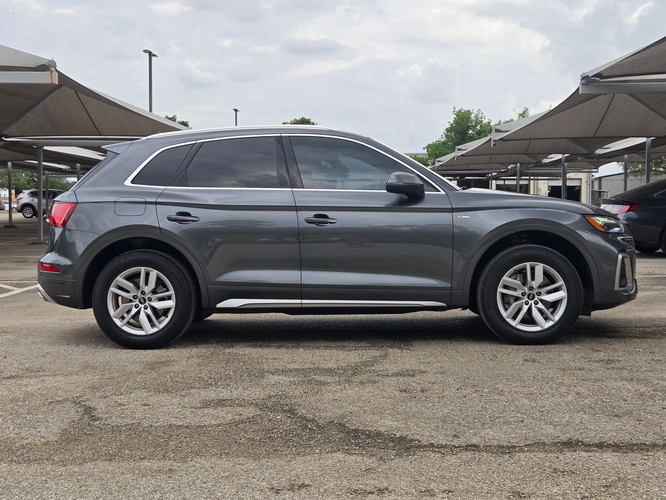 Used 2022 Audi Q5 2.0T Premium w/ Convenience Package image 2