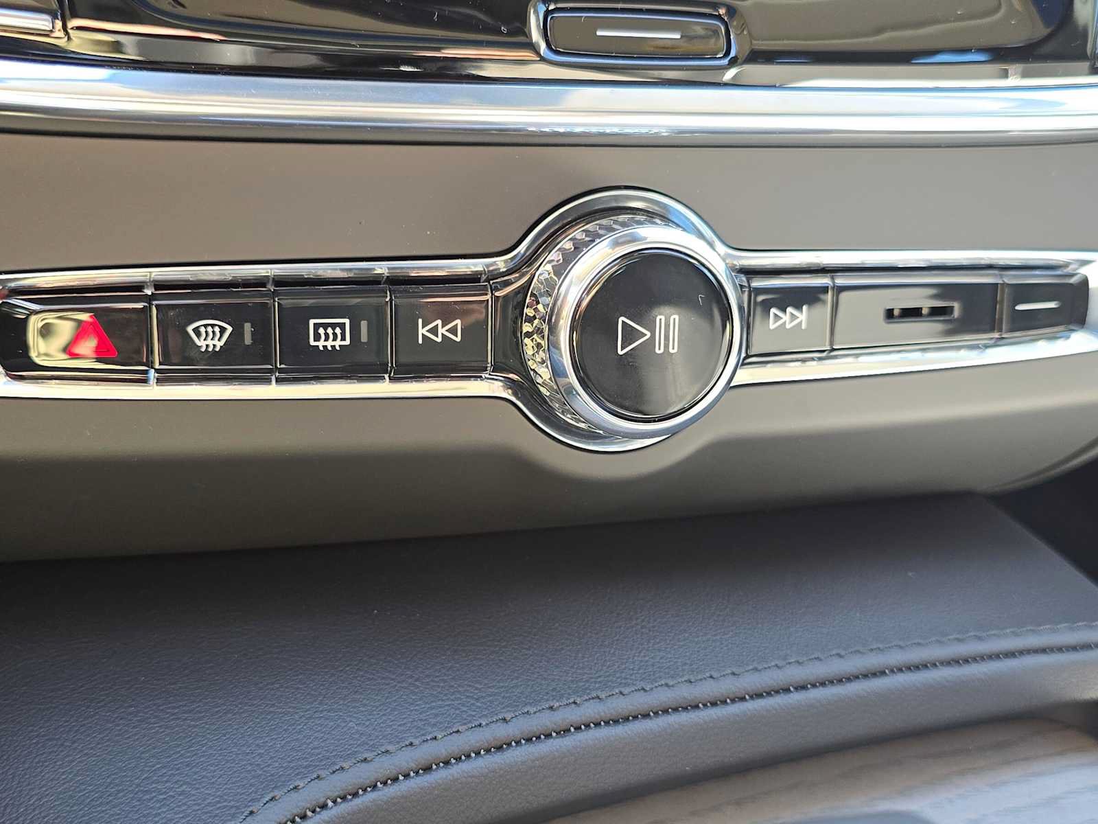 Used 2025 Volvo S90 B6 Plus w/ Protection Package Premier AWD/4WD image 29
