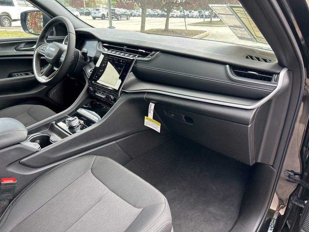 Used 2024 Jeep Grand Cherokee L Laredo w/ Luxury Tech Group I image 44